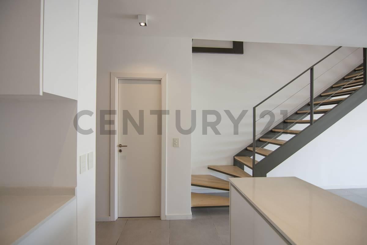 Foto de Moderno Townhouse en Oliden Joven, Del Viso – Barrio privado con, imagen 2