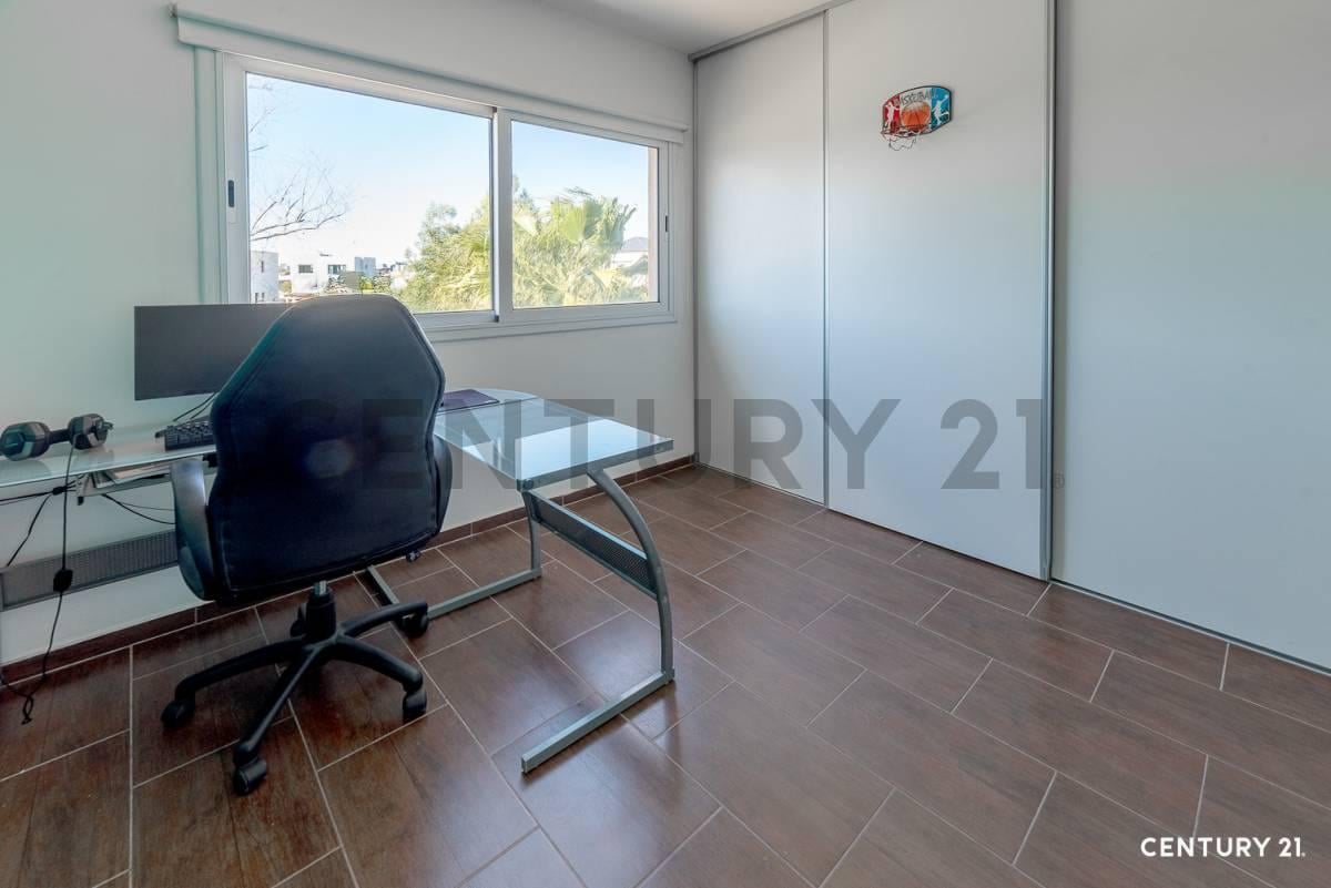 Foto de CASA EN VENTA en El Cantón Norte - 5 Amb con Pileta, imagen 5