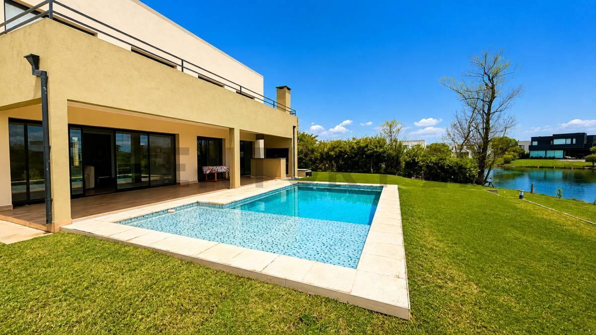 Foto de Casa en venta en El Cantón Norte – A la laguna | 6 ambientes | Piscina, imagen 1