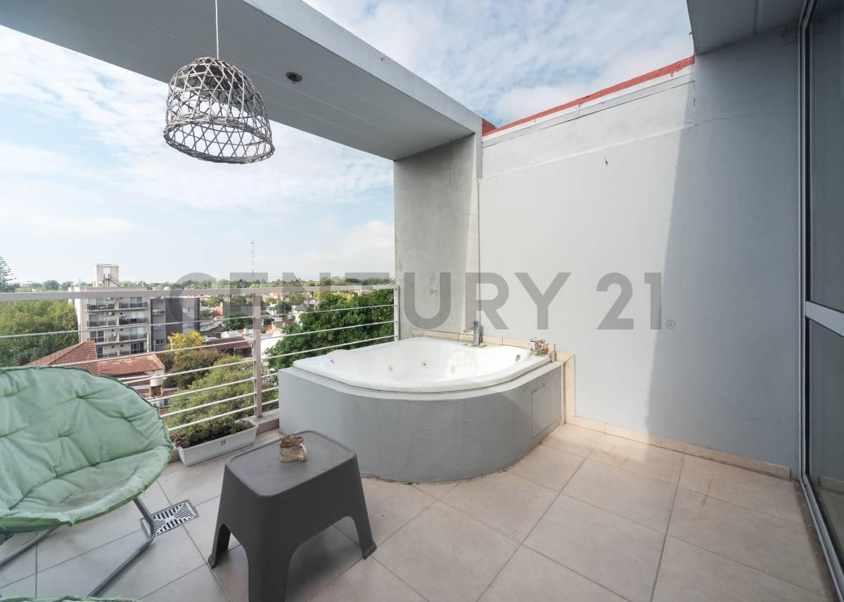Foto de VENTA Triplex 3 ambientes con cochera y terraza – Centro de Belén de, imagen 2