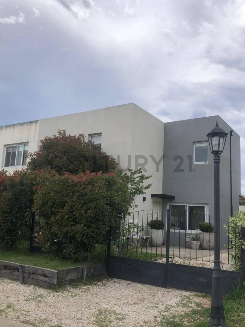 Foto de Venta Casa en Casas de San Patricio - 5 ambientes con pileta, imagen 2
