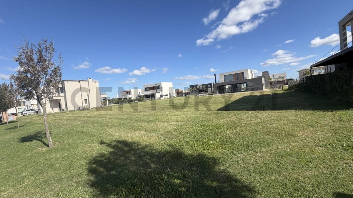 Foto de LOTE EN VENTA DE 602,49 m² - PUERTOS DEL LAGO- BARRIO RIBERAS, imagen 3