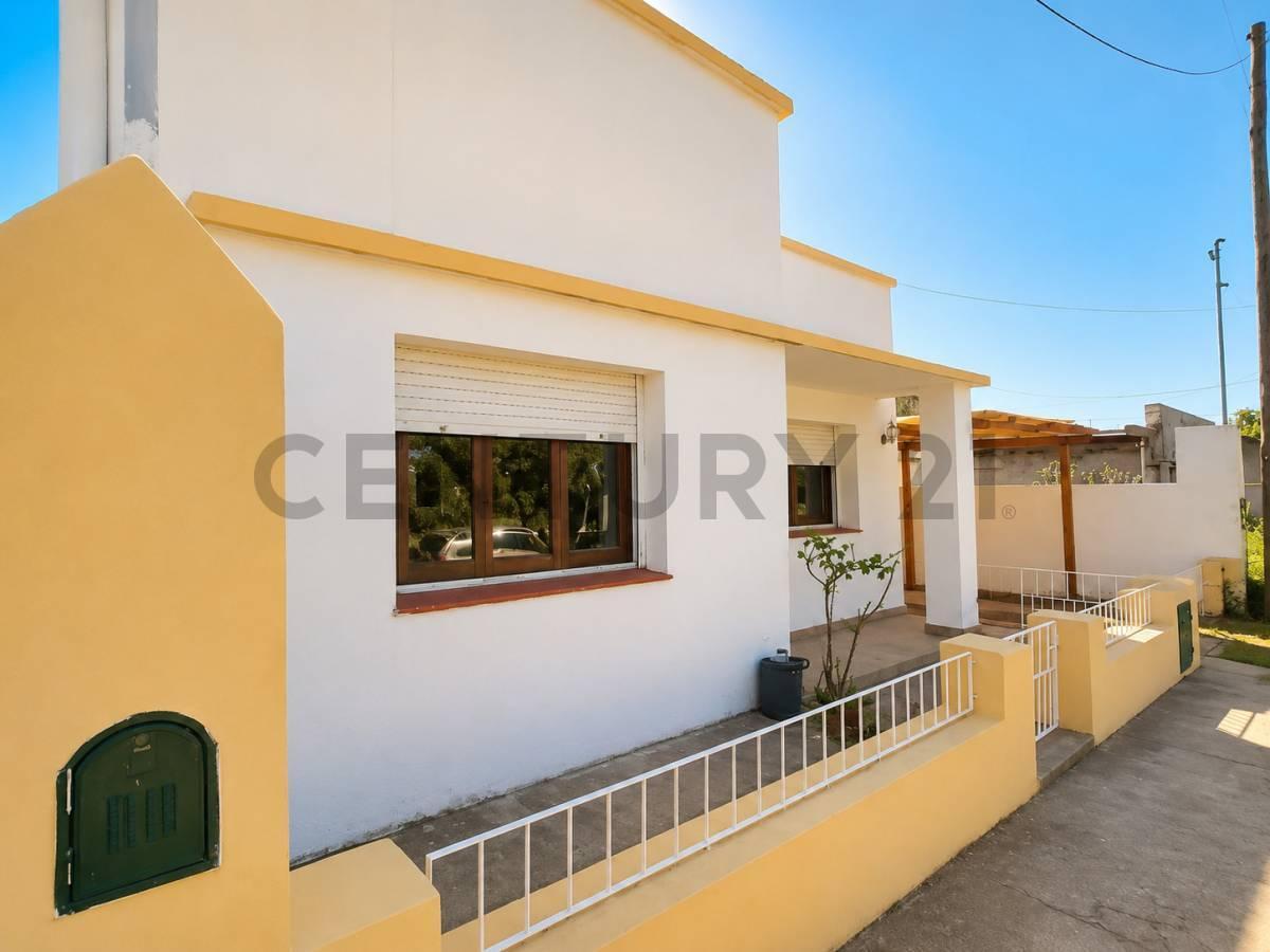 Foto de CASA EN VENTA 3 AMBIENTES ENTRE LAS 4 AVENIDAS, TRES ARROYOS, imagen 1