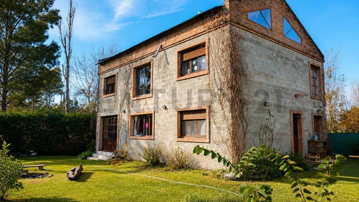 Foto de CASA EN VENTA 7 AMBIENTES CON CASA INDEPENDIENTE, BARRIO LA BOTA, imagen 2