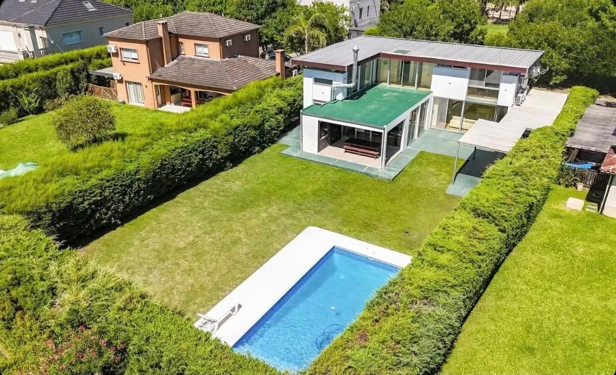 Foto de CASA EN VENTA 6 AMBIENTES CON PILETA Y AMARRA – SAN ISIDRO LABRADOR, imagen 1