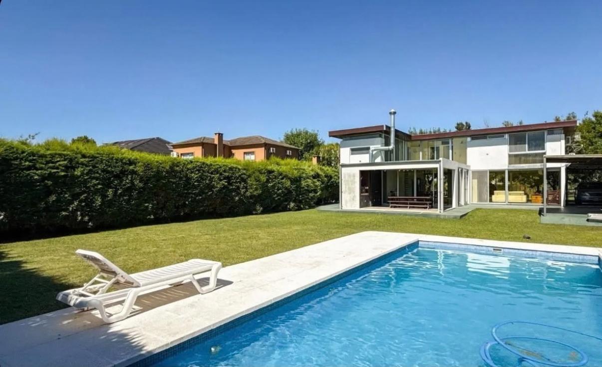 Foto de CASA EN VENTA 6 AMBIENTES CON PILETA Y AMARRA – SAN ISIDRO LABRADOR, imagen 2