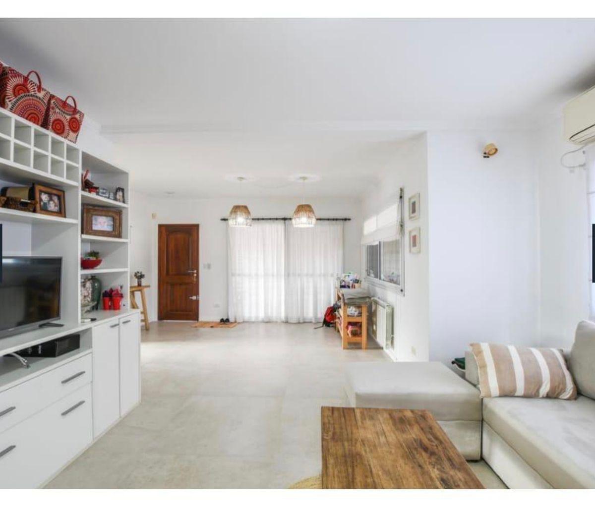 Foto de Casa en alquiler en Hostal del Sol Oeste, Fisherton, 4 dormitorios, Pileta, Parque de 900 m²., imagen 2