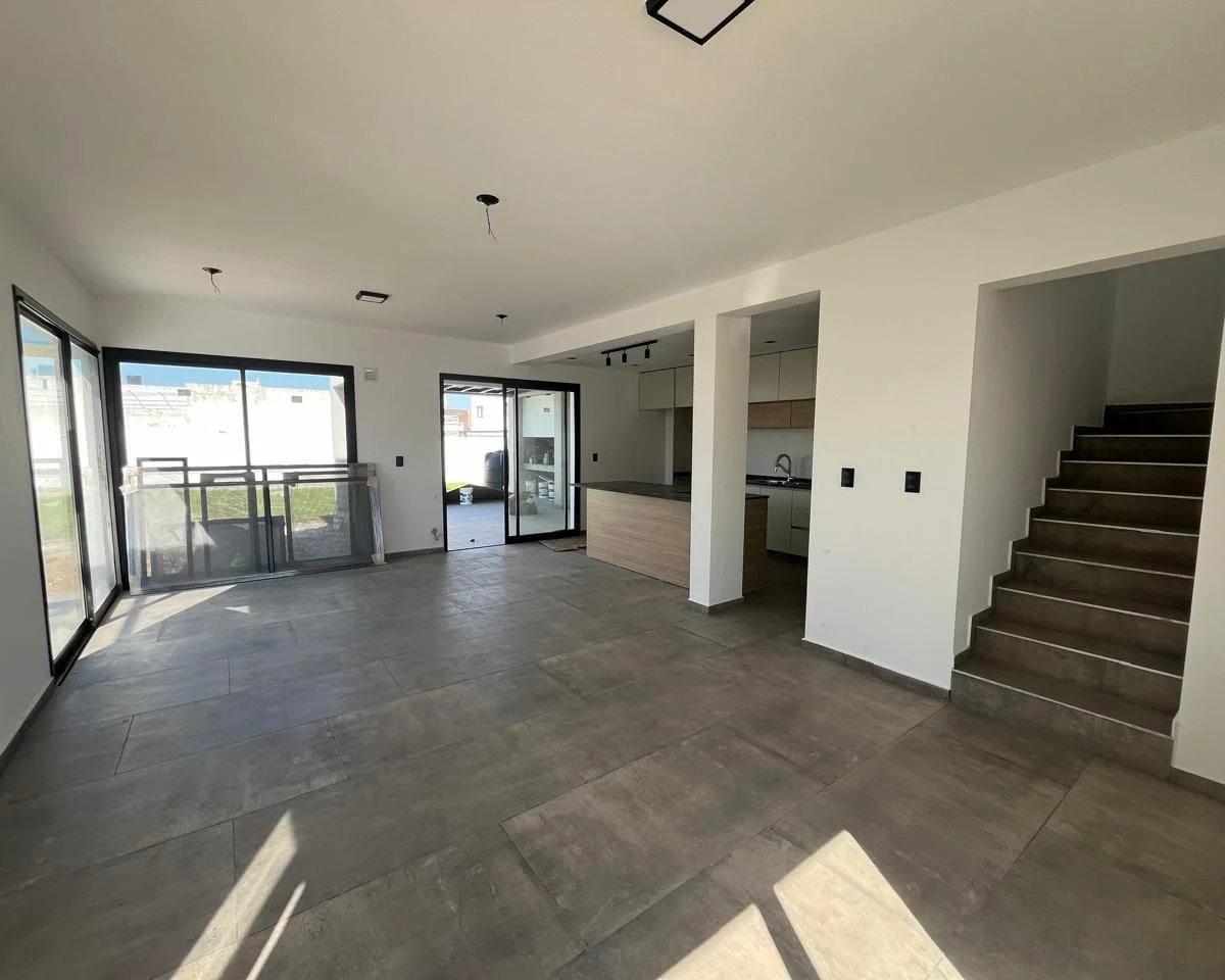 Casa en B° Comarca del Allende (Apto Credito). 3 Dorm. - Consultas Al 1