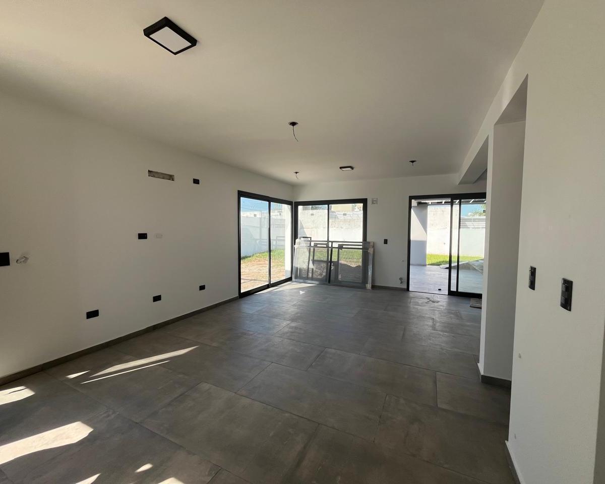 Casa en B° Comarca del Allende (Apto Credito). 3 Dorm. - Consultas Al 4