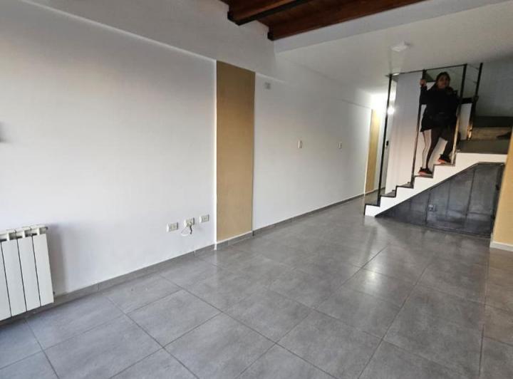 TRIPLEX 2 DORM CON COCHERA - ALQUILER - ALTA CORDOBA 4