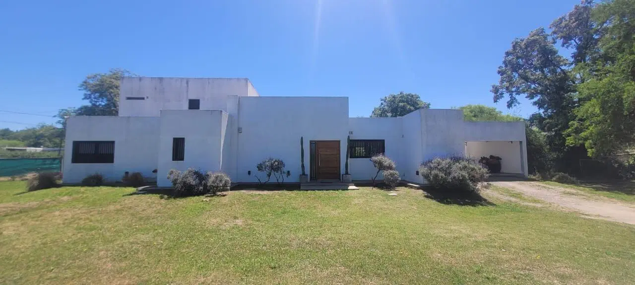 CASA EN VILLA ALLENDE GOLF 3 DORMITORIOS APTA CREDITO CON AMPLIO PARQUE 2