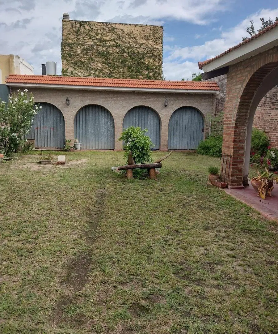 CASA 4 DORM - B LOMAS DE SAN MARTIN 5