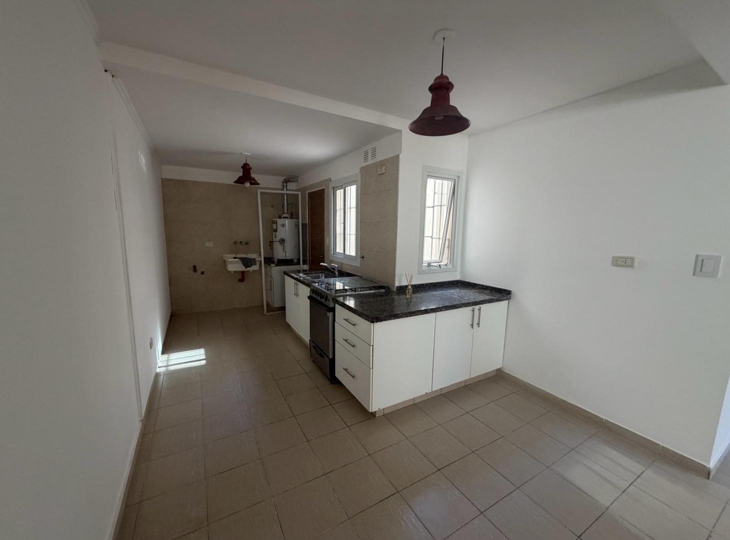 Foto de DEPARTAMENTO 2 DORMITORIOS CON PATIO APTO CREDITO B° SAN MARTIN, imagen 2