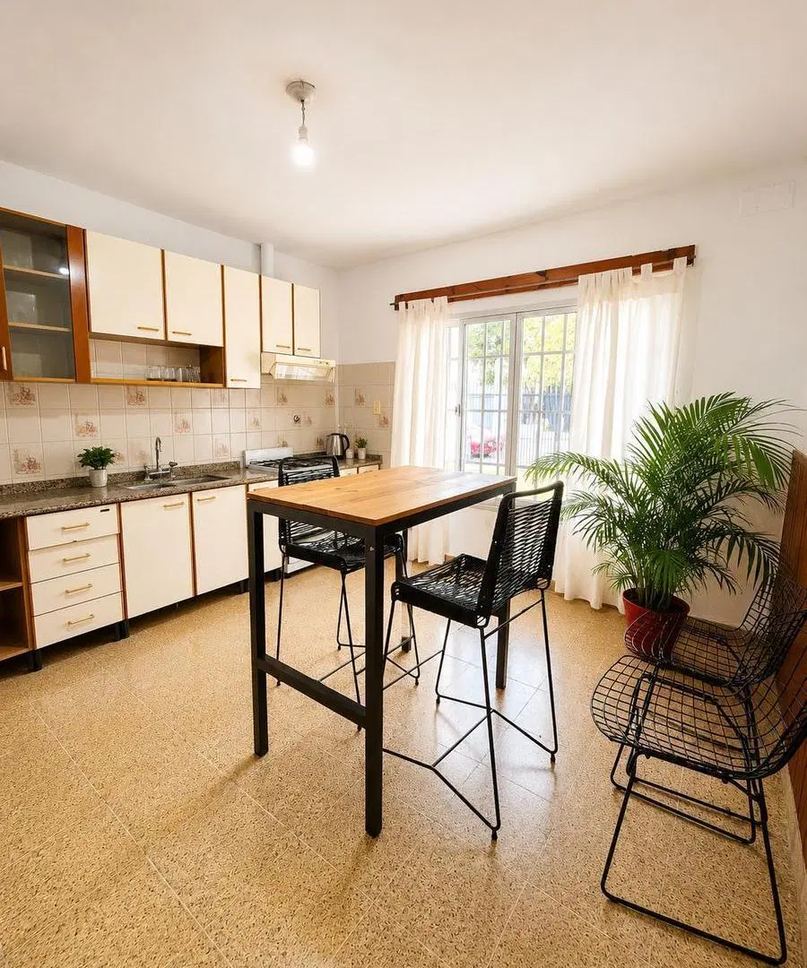 VENDE CASA 3 DORMITORIOS EN B° ESCOBAR CON PATIO APTA PROFESIONAL 3