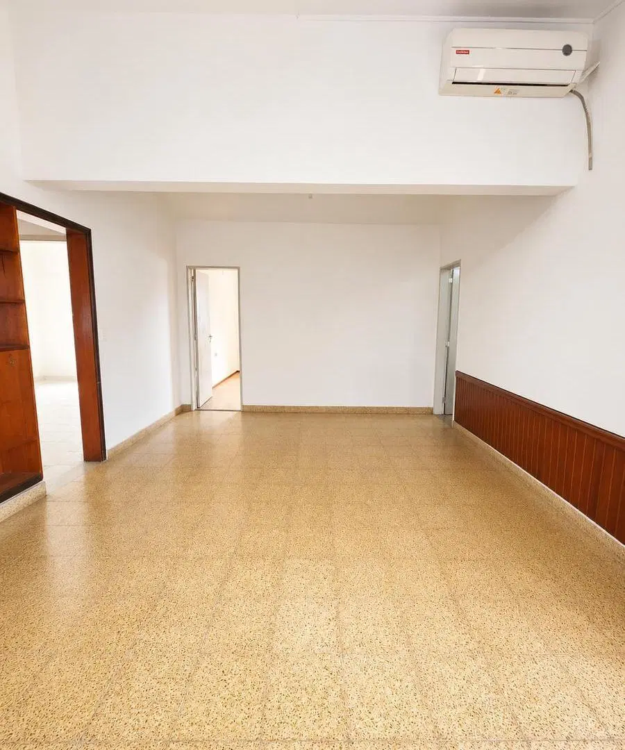 VENDE CASA 3 DORMITORIOS EN B° ESCOBAR CON PATIO APTA PROFESIONAL 4