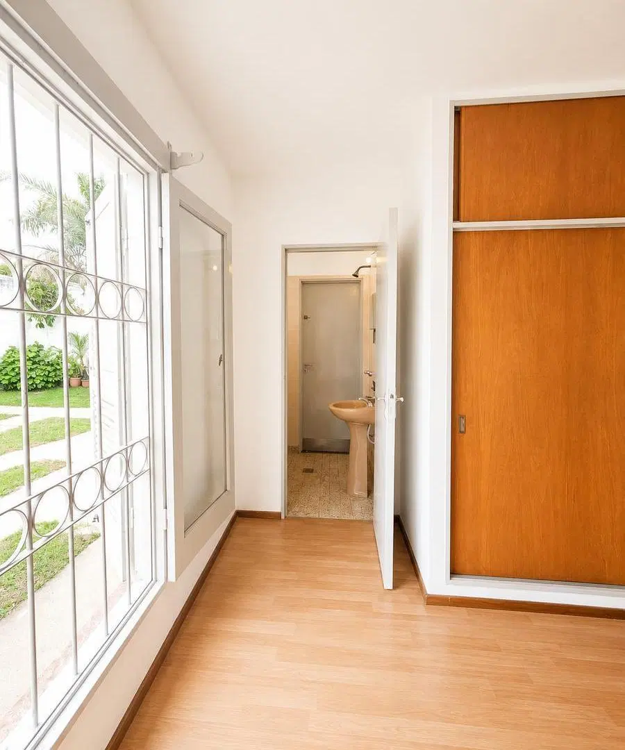 VENDE CASA 3 DORMITORIOS EN B° ESCOBAR CON PATIO APTA PROFESIONAL 5