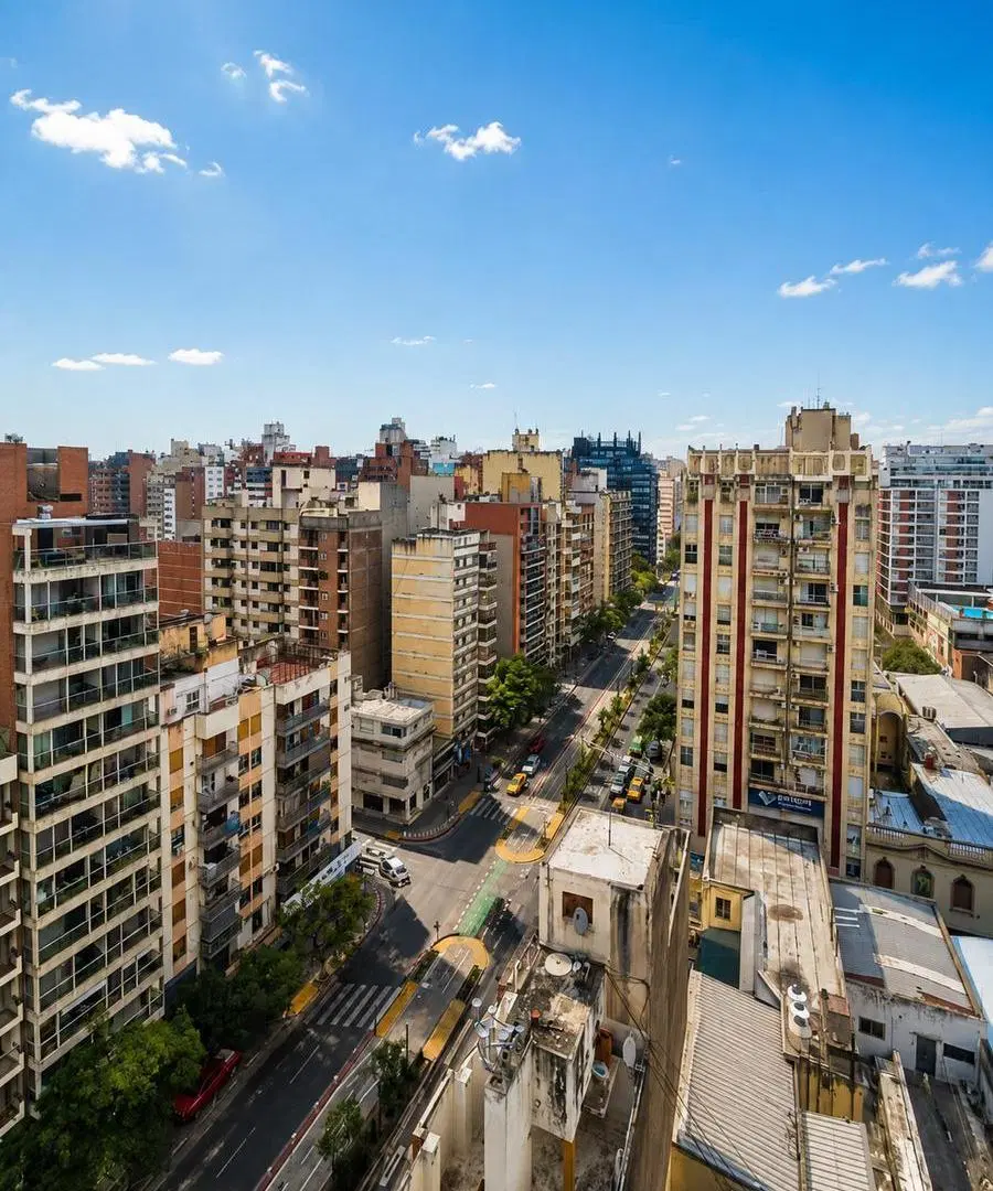 VENTA SEMIPISO DE CATEGORÍA CON TERRAZA PRIVADA | 3 DORMITORIOS | 2 COCHERAS | BV. CHACABUCO 2