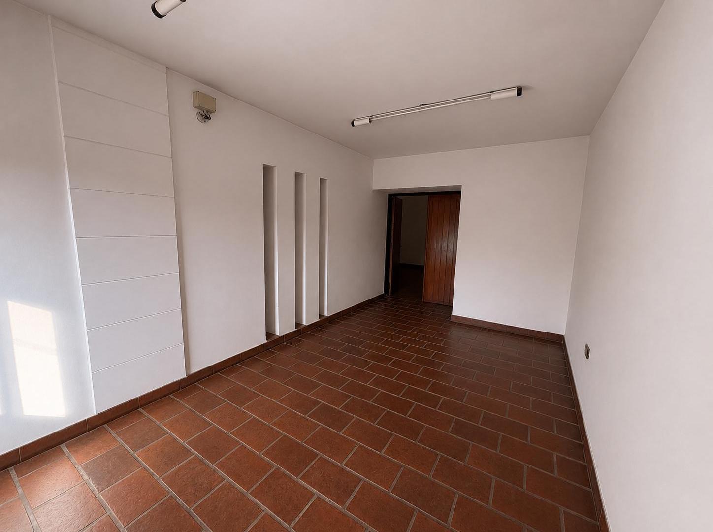 Foto de Casa 3 dormitorios con 2 locales comerciales, imagen 3