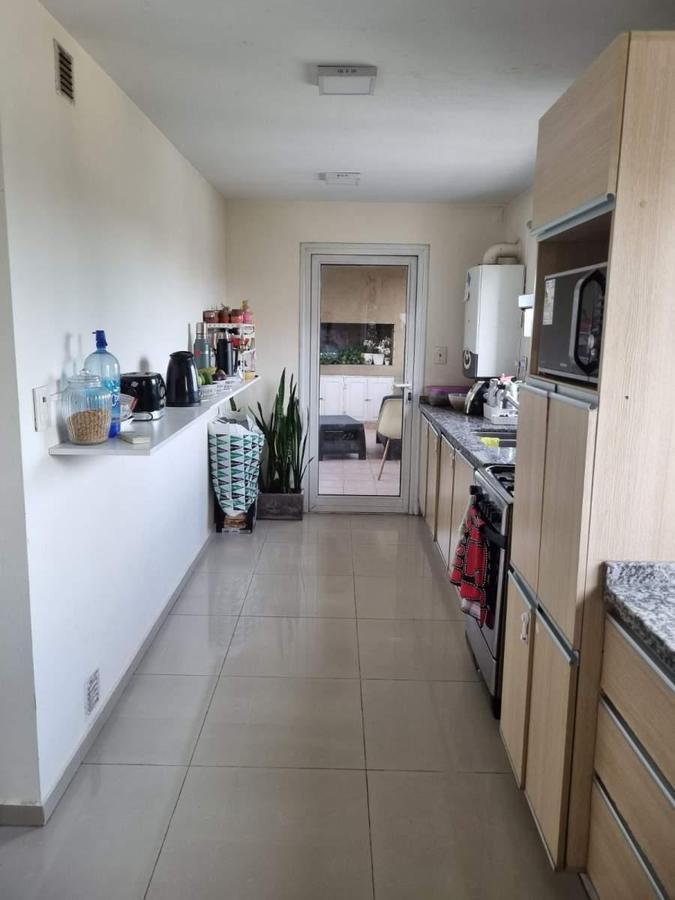 Foto de B° NUEVA CORDOBA - DPTO PISO COMPLETO 3 DORM CON 2 COCHERAS, imagen 2
