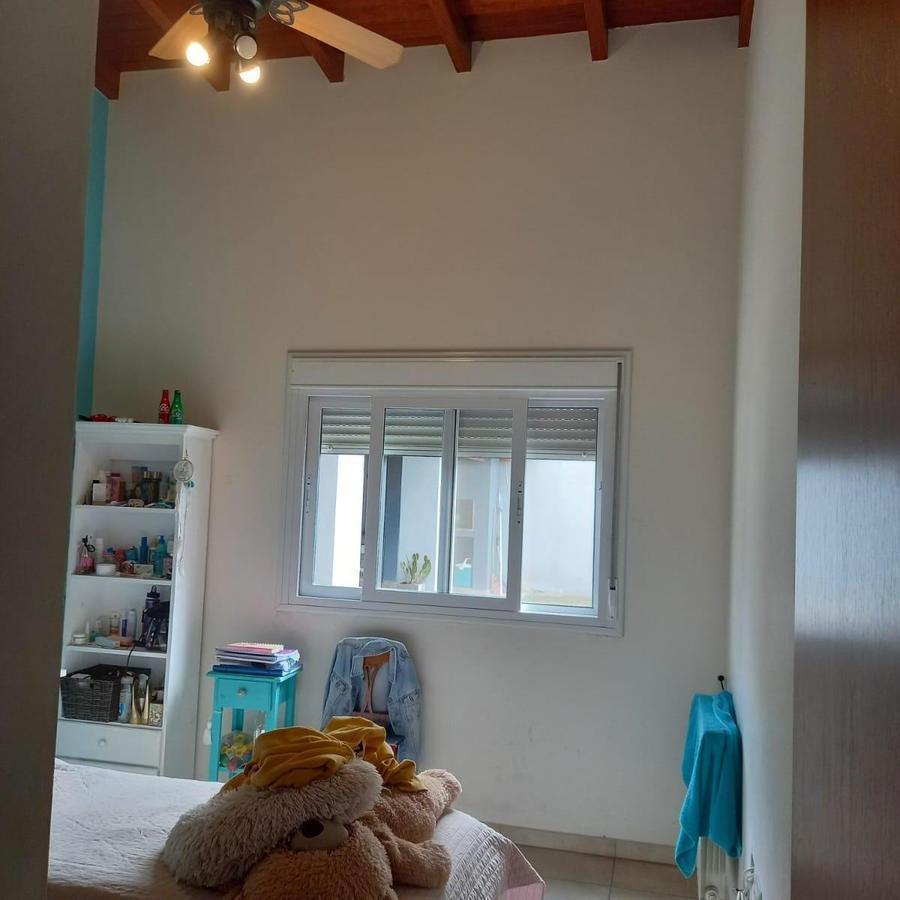Foto de B° TEJAS DEL SUR 2- CASA 4 DORM - CONSULTAS ACÁ: 3515940459, imagen 2