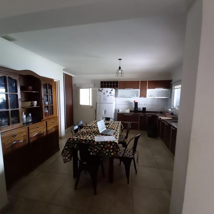 Foto de B° TEJAS DEL SUR 2- CASA 4 DORM - CONSULTAS ACÁ: 3515940459, imagen 4