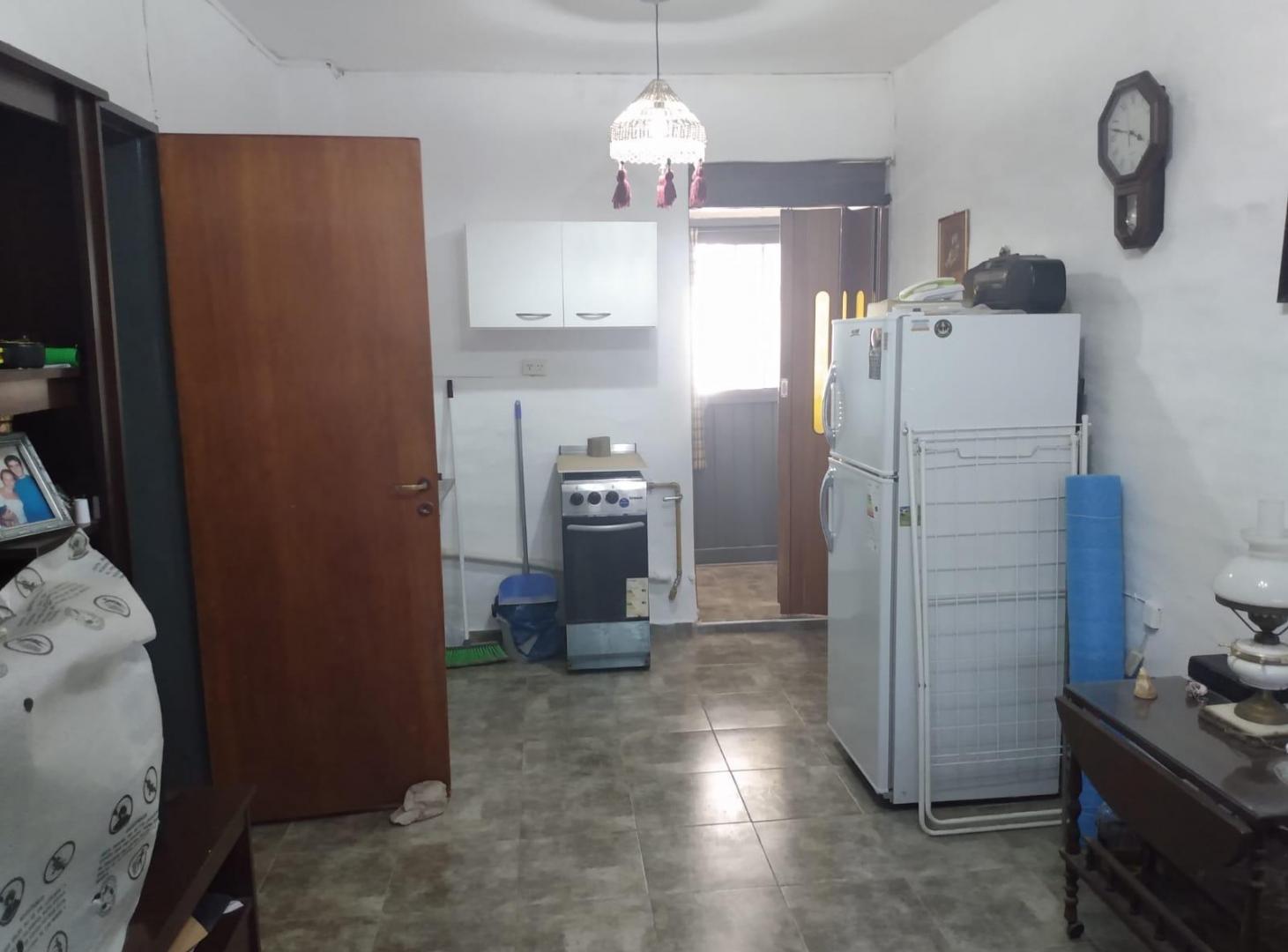 Foto de CASA CON 2 LOCALES GALPO en Barrio San Martin sobre calle Soldado Ruiz., imagen 1