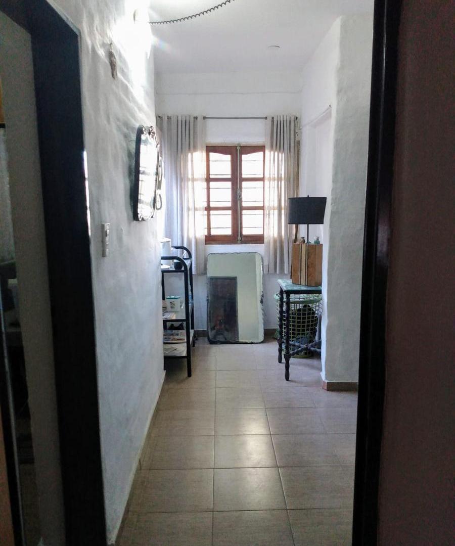 Foto de CASA CON 2 LOCALES GALPO en Barrio San Martin sobre calle Soldado Ruiz., imagen 3