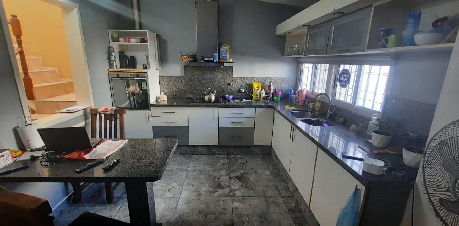 Foto de CASA A LA VENTA EN B° JARDIN 4 DORMITORIOS APTA CREDITO, imagen 4