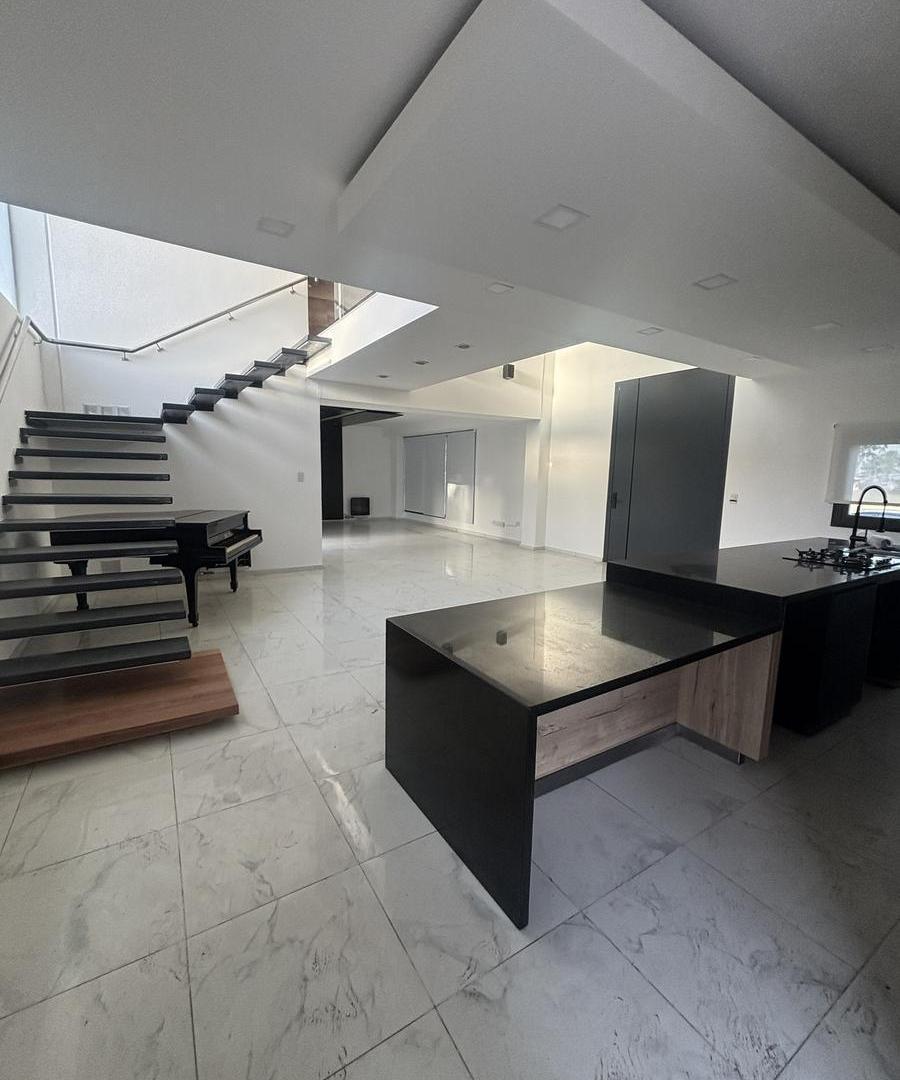 Foto de ALQUILA CASA 3 DORMITORIOS - B° JIREH DORF, imagen 2