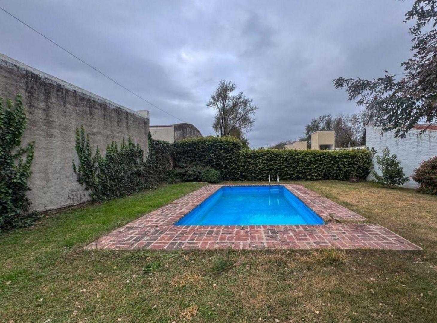 Foto de Vende Casa 4 Dormitorios en B°Arguello con pileta y gran terreno, imagen 4