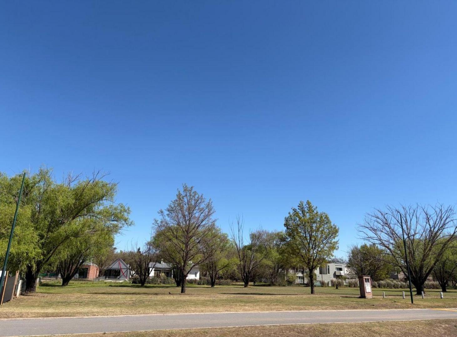 Vende Terreno en Valle del Golf de 1500 mts