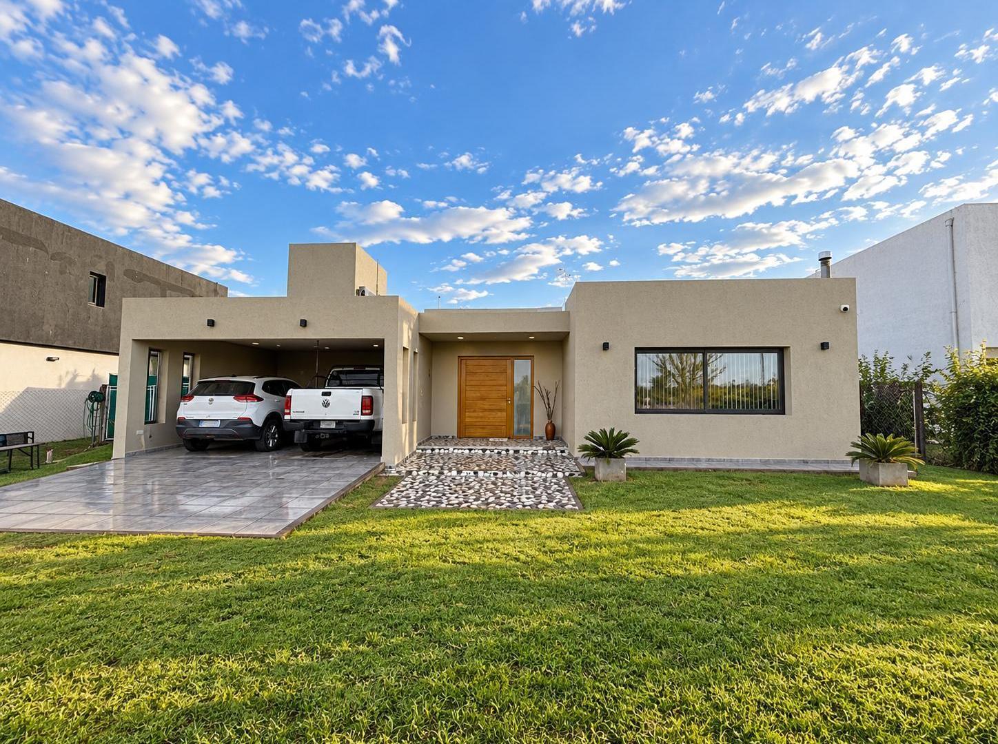 Foto de Vende Casa 3 Dorm + Pileta en Barrio Cerrado Finca del Sol Ruta E53, imagen 3