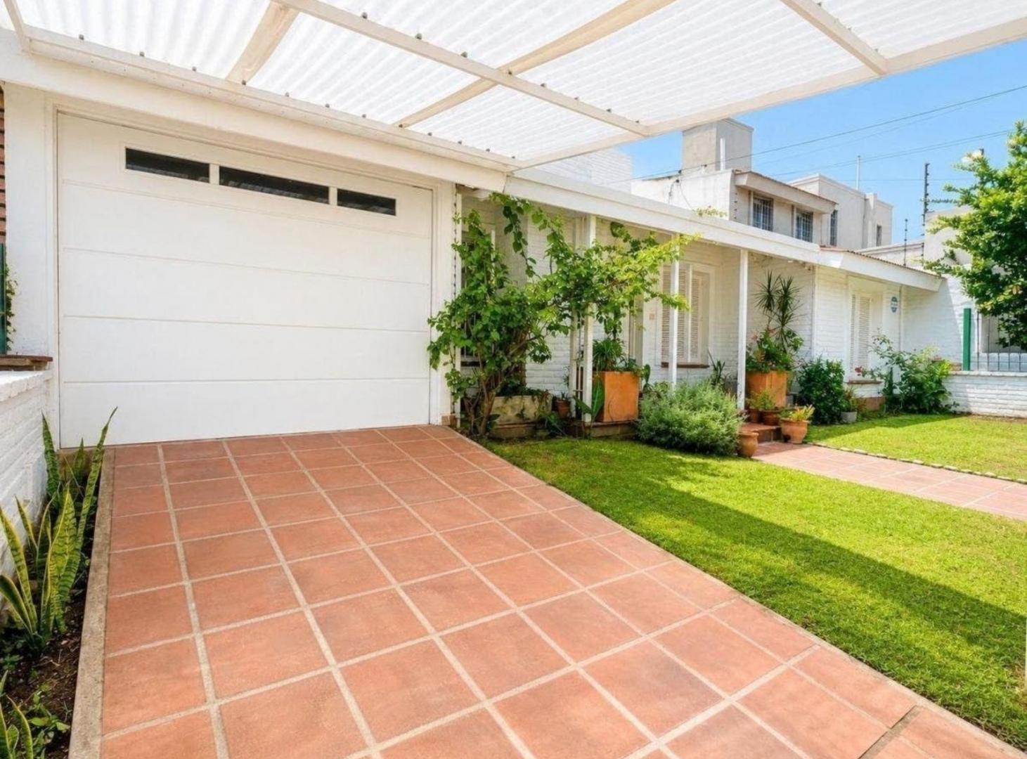 Foto de VENDE CASA B° URCA 3 DORMITORIOS APTA CREDITO CON PILETA, imagen 5