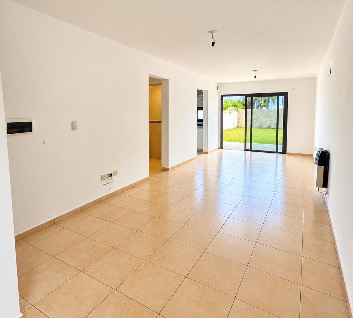 Foto de VENDE DUPLEX 3 DORMITORIOS APTO CREDITO- Tejas del Sur 2, imagen 3