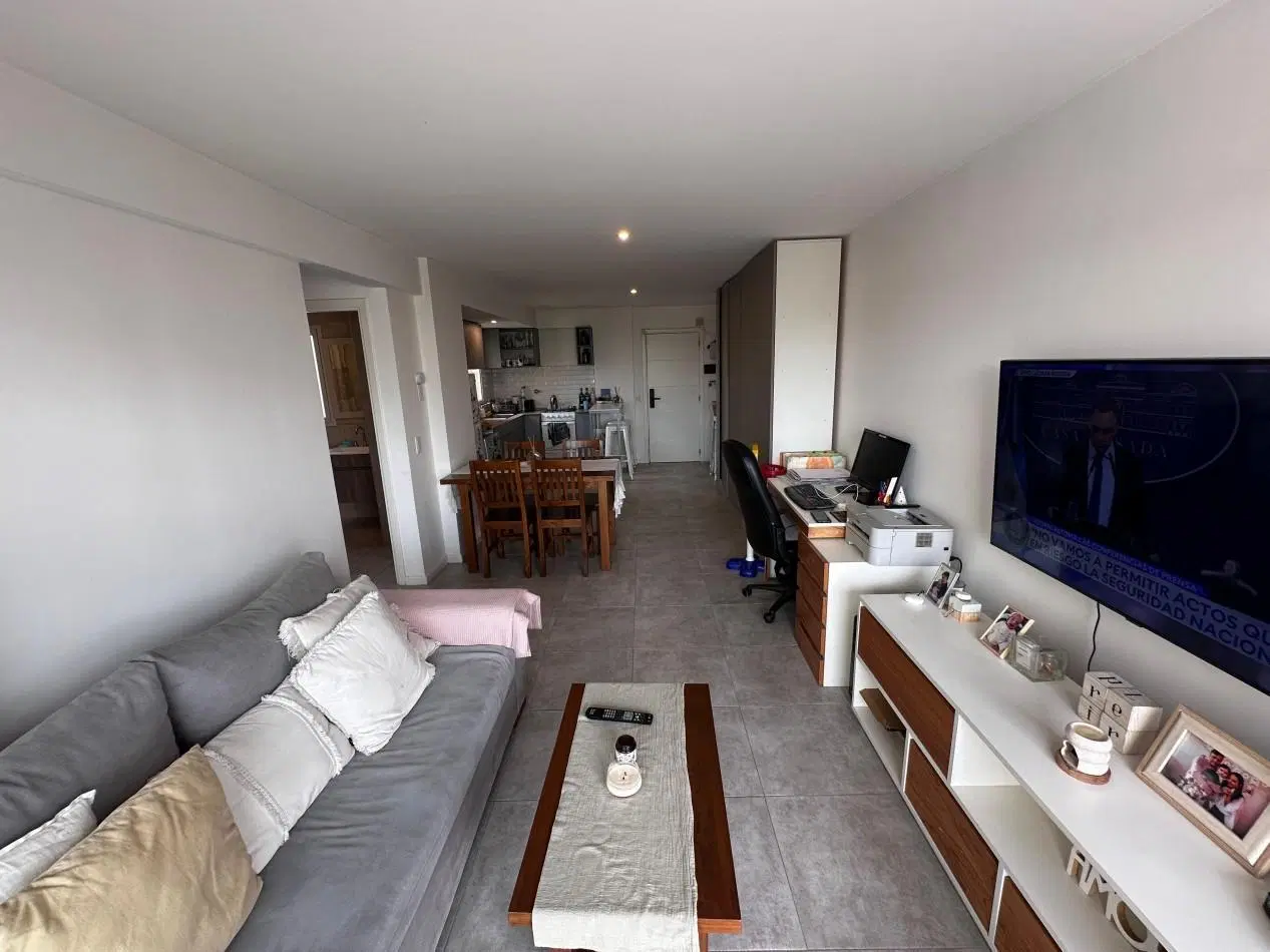 DEPARAMENTO 2 AMBIENTES CON BALCON AL FRENTE ZONA MOGOTES 4