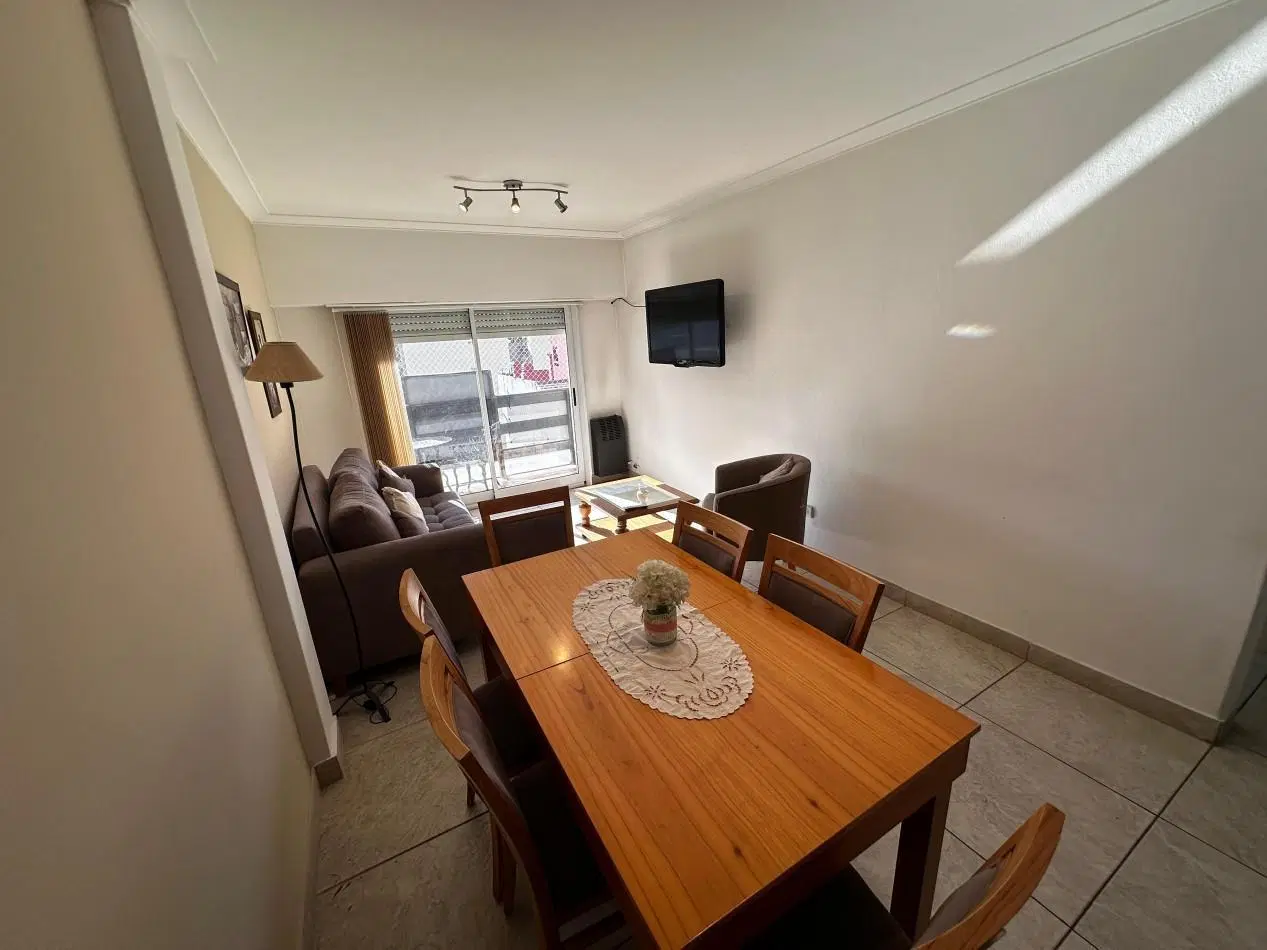 DEPARTAMENTO 3 AMBIENTES CON BALCON AL FRENTE ZONA LA PERLA 4