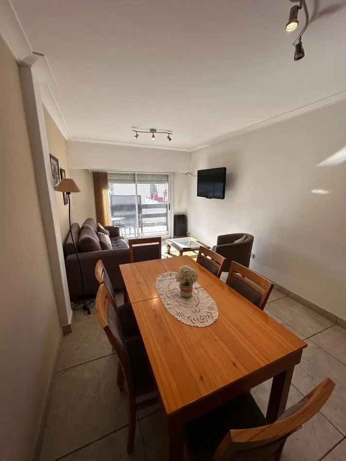DEPARTAMENTO 3 AMBIENTES CON BALCON AL FRENTE ZONA LA PERLA 3