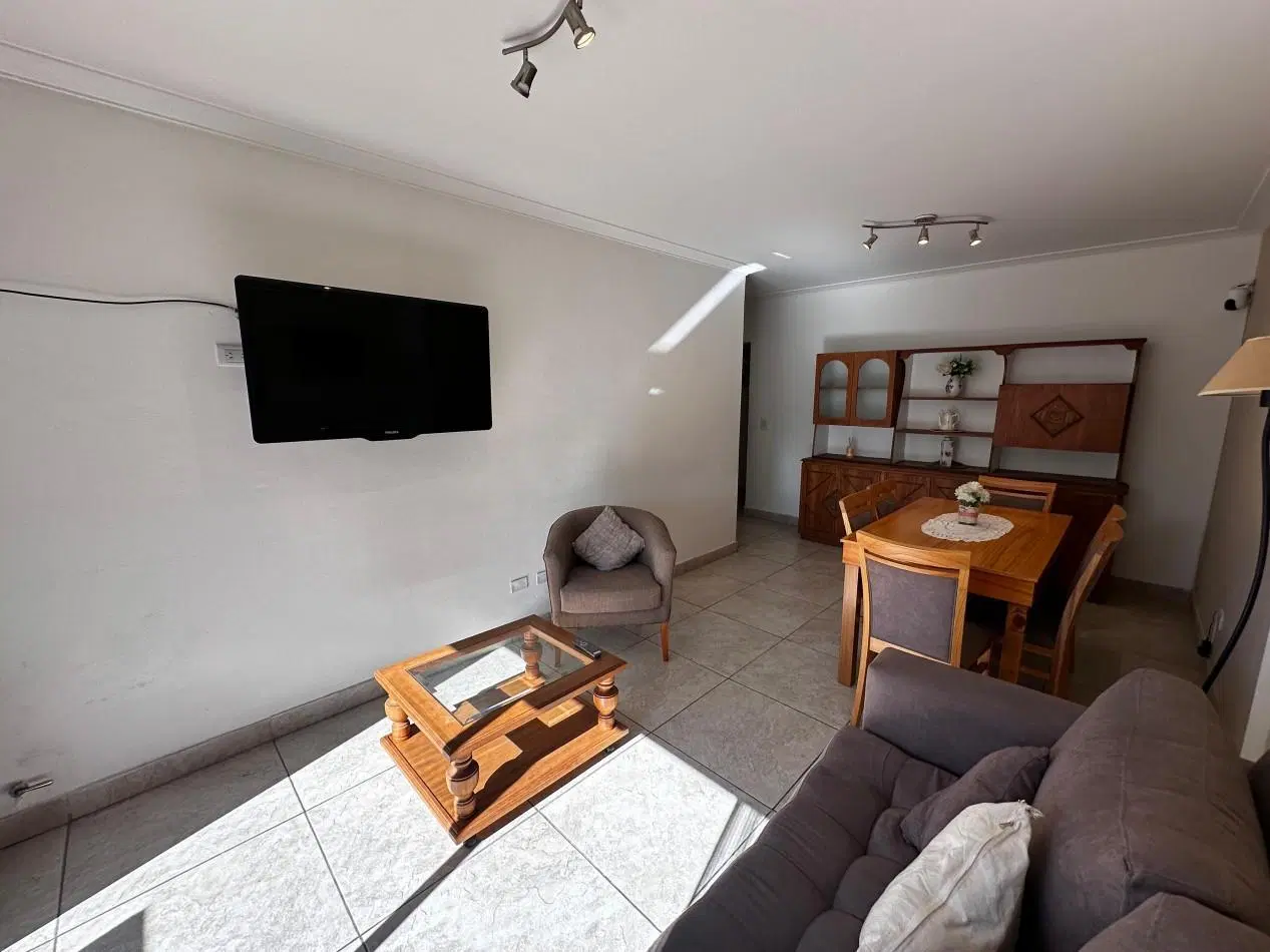 DEPARTAMENTO 3 AMBIENTES CON BALCON AL FRENTE ZONA LA PERLA 5