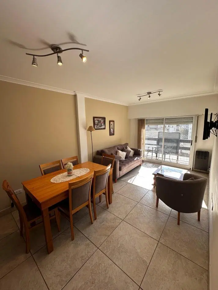 DEPARTAMENTO 3 AMBIENTES CON BALCON AL FRENTE ZONA LA PERLA 1