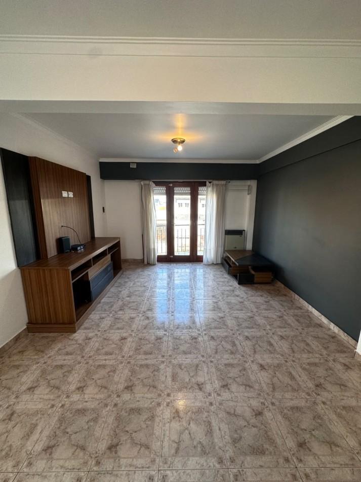 Foto de VENTA DEPARTAMENTO 3 AMBIENTES CON 2 BALCONES, COCHERA Y PATIO, imagen 3