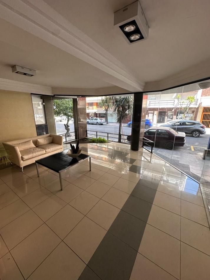Foto de VENTA SEMIPISO DE 3 AMBIENTES CON VISTA LATERAL AL MAR EN LA PERLA, imagen 4