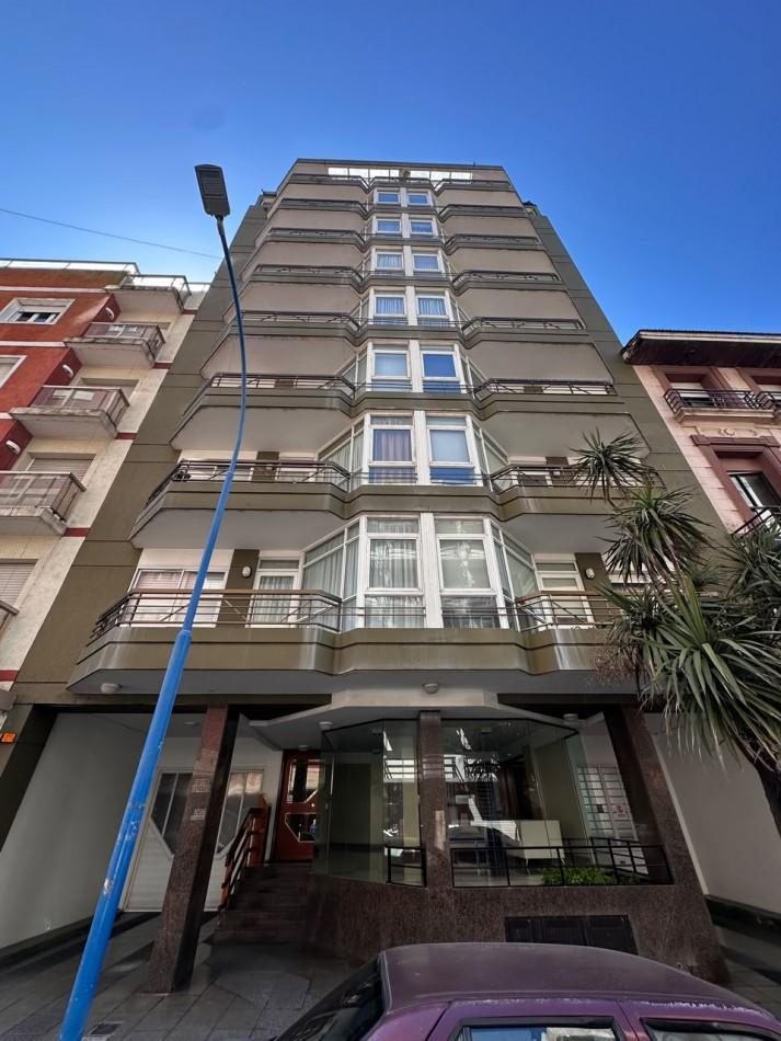 Foto de VENTA SEMIPISO DE 3 AMBIENTES CON VISTA LATERAL AL MAR EN LA PERLA, imagen 1