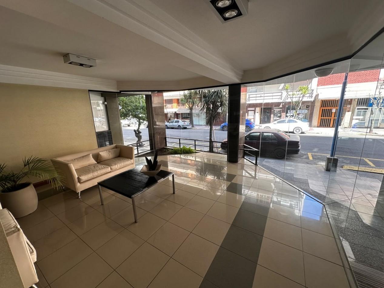 Foto de VENTA SEMIPISO DE 3 AMBIENTES CON VISTA LATERAL AL MAR EN LA PERLA, imagen 3