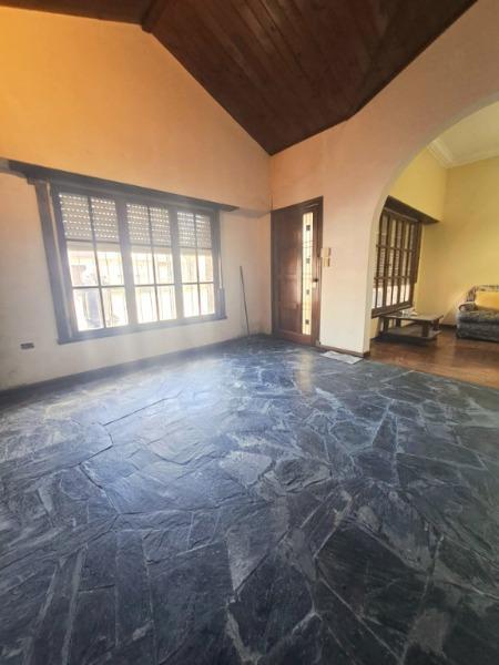 CASA LOTE PROPIO 6 AMB C/DEPENDENCIA, PARQUE, GARAGE 2 VEHÍCULOS