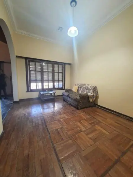 CASA LOTE PROPIO 6 AMB C/DEPENDENCIA, PARQUE, GARAGE 2 VEHÍCULOS 4