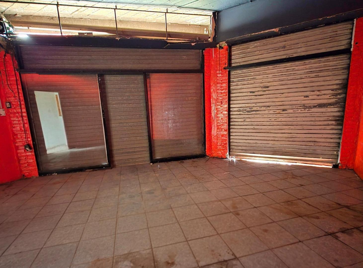 Foto de EN VENTA LOCAL + VIVIENDA A RECICLAR - JUAN B. JUSTO Y LABARDEN, imagen 5