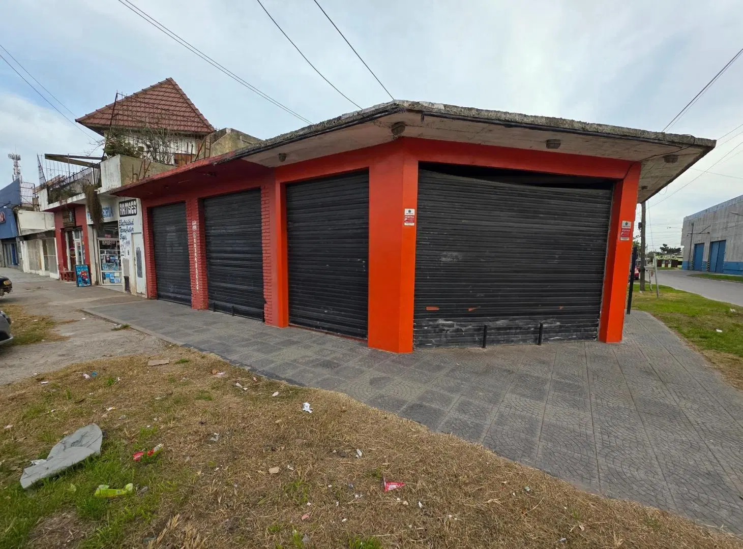 EN VENTA LOCAL + VIVIENDA A RECICLAR - JUAN B. JUSTO Y LABARDEN 2