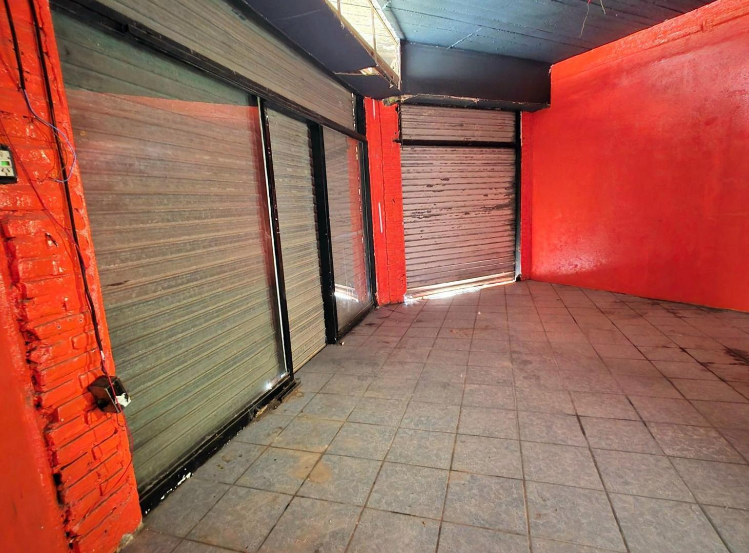 Foto de EN VENTA LOCAL + VIVIENDA A RECICLAR - JUAN B. JUSTO Y LABARDEN, imagen 1