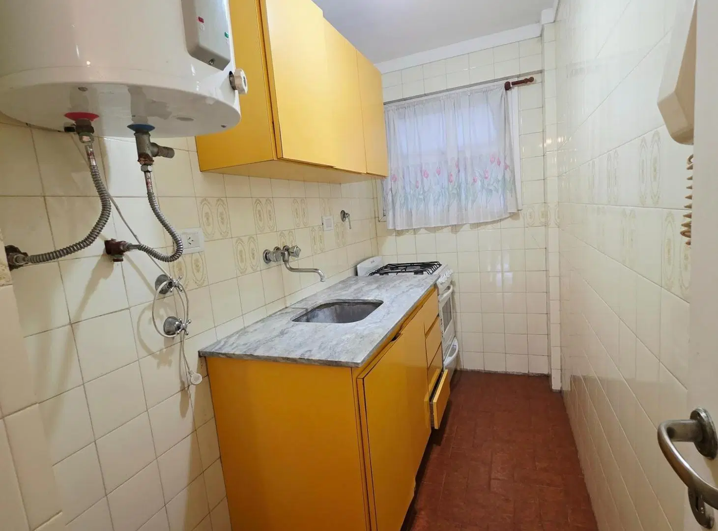 ALQUILER 24 MESES - DEPARTAMENTO MONOAMBIENTE EN LA PERLA - A METROS DE PLAZA ESPAÑA. 2