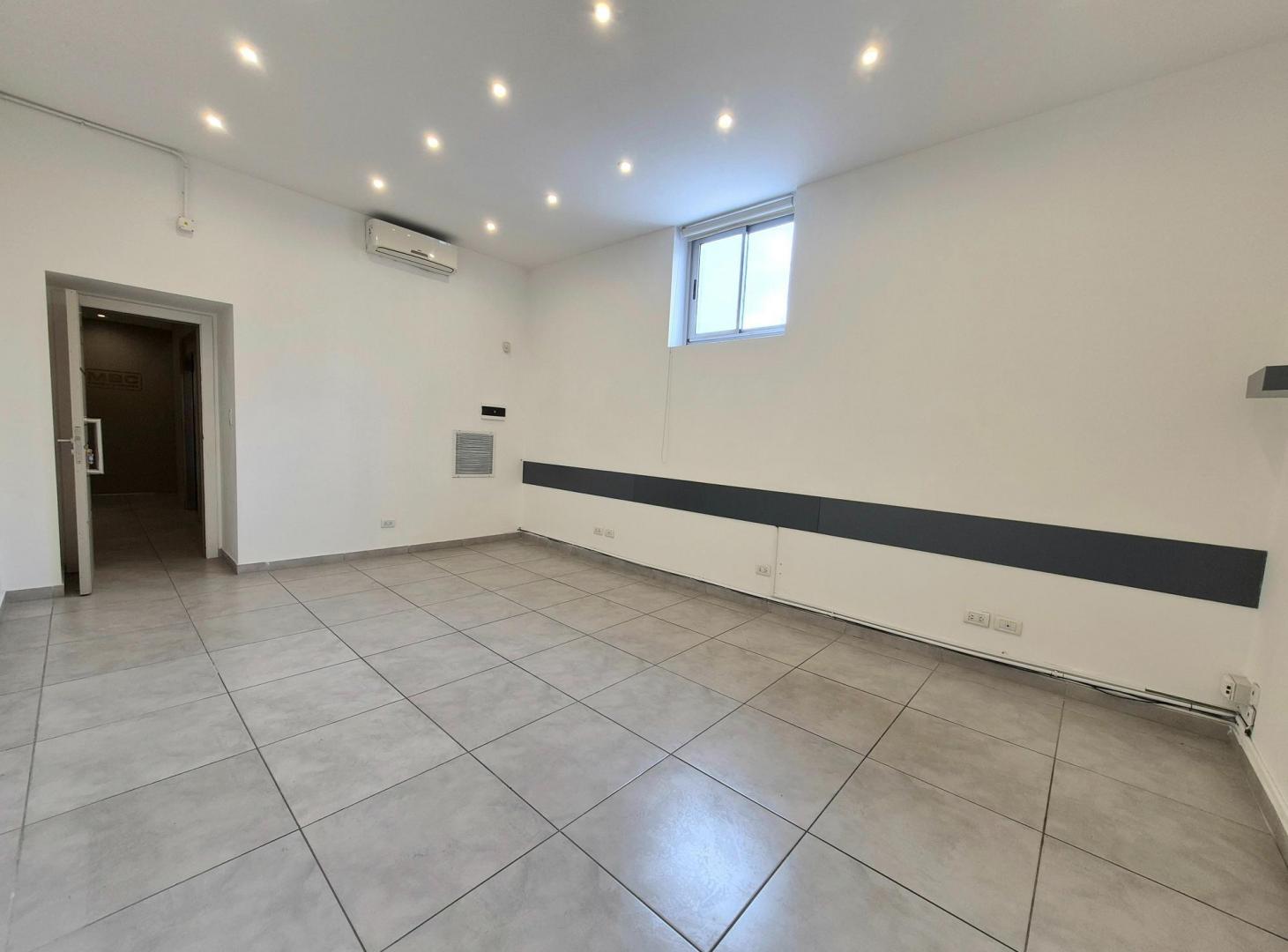 Foto de OFICINA EN ALQUILER SIN EXPENSAS - ZONA CHAUVIN, imagen 4